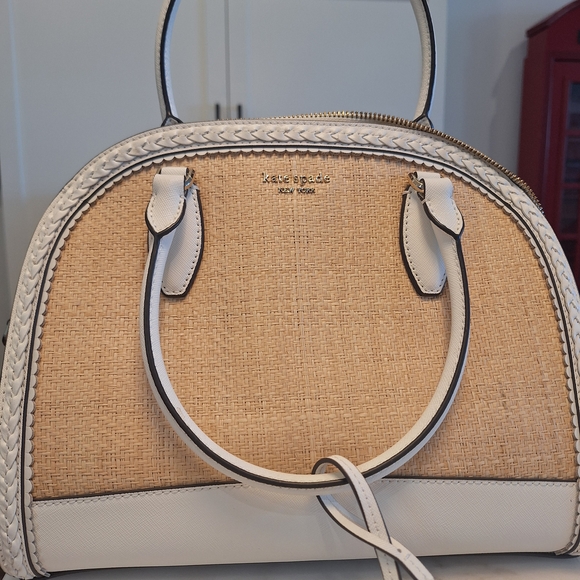 kate spade Handbags - NWOT Kate Spade Reiley Large Dome Satchel. Straw & White Leather w/ Crossbody